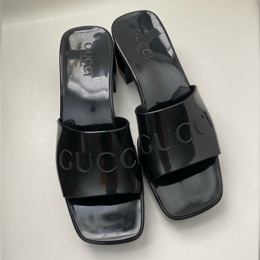 Authentic Gucci sandals size 7 in black